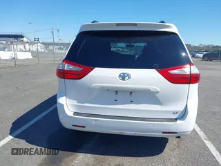 2017 Toyota Sienna LE Auto Access Seat с VIN 5TDKZ3DC9HS797877, выставлен на аукционе IAAI как лот 41778176 с пробегом 154 080 миль миль и . История ставок и продаж доступна на DreamBid. Изображение 16.