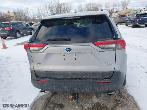 2022 Toyota RAV4 Hybrid XLE with VIN JTMRWRFV4ND568071, listed as a IAAI auction lot 41352014 with 47,513 mi miles. Bid and sale history available at carsss.com. Image 16.