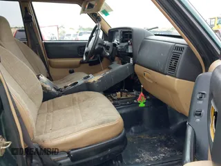 1999 Jeep Cherokee Sport z VIN 1J4FT68S1XL667138, wystawiony jako IAAI lot #42651020 z przebiegiem 200 324 mil mil oraz . Historia ofert i sprzedaży dostępna na DreamBid. Obrazek 5.