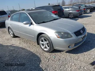 2005 Nissan Altima SE with VIN 1N4BL11E55C113650, listed as a IAAI auction lot 41781549 with 41,858 mi miles. Bid and sale history available at carsss.com. Image 1.