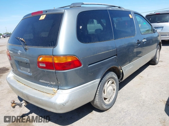 2000 Toyota Sienna LE with VIN 4T3ZF13C3YU248333, listed as a IAAI auction lot 42149735 with 1 mi miles. Bid and sale history available at carsss.com. Image 4.