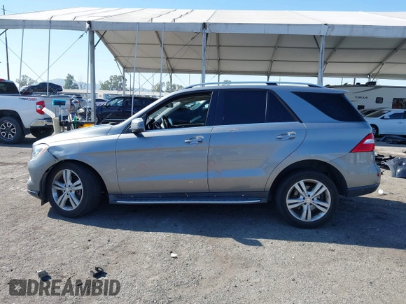 2013 Mercedes-Benz M ML 350 with VIN 4JGDA5HB9DA235137, listed as a IAAI auction lot 42018748 with 140,837 mi miles. Bid and sale history available at carsss.com. Image 14.