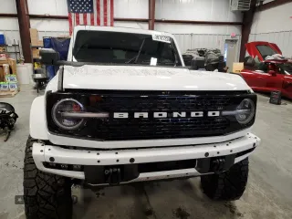 2022 Ford Bronco с VIN 1FMEE5DP9NLB28993, выставлен на аукционе Copart как лот 38781234 с пробегом 4 596 миль миль и Списание • Salvage title. История ставок и продаж доступна на DreamBid. Изображение 5.