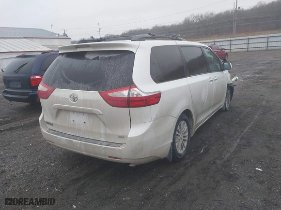 2015 Toyota Sienna XLE with VIN 5TDYK3DC8FS537028, listed as a IAAI auction lot 41192117 with 198,243 mi miles. Bid and sale history available at carsss.com. Image 4.