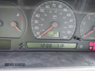 2000 Volvo S70 z VIN YV1LS56D6Y2639248, wystawiony jako IAAI lot #42367034 z przebiegiem 112 571 mil mil oraz . Historia ofert i sprzedaży dostępna na DreamBid. Obrazek 7.