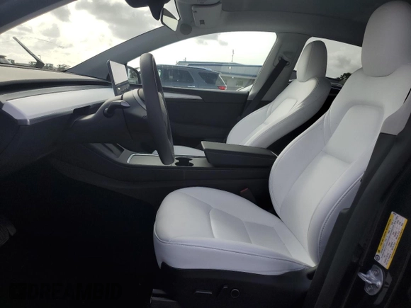 2024 Tesla Model Y с VIN 7SAYGDED9RF092955, выставлен на аукционе Copart как лот 51114245 с пробегом 6 385 миль миль и Списание • Salvage title. История ставок и продаж доступна на DreamBid. Изображение 7.