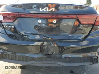 2024 Kia Forte LXS with VIN 3KPF24AD4RE735601, listed as a Copart auction lot 47137625 with 31,780 mi miles and Salvage Title. Bid and sale history available at carsss.com. Image 9.