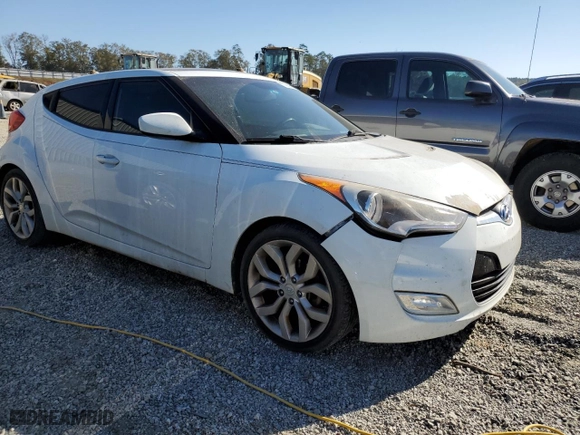 2013 Hyundai Veloster w/Gray Int with VIN KMHTC6AD6DU154098, listed as a Copart auction lot 77260374 with 159,049 mi miles and Non Repairable. Bid and sale history available at carsss.com. Image 4.