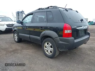 2007 Hyundai Tucson SE with VIN KM8JN12D77U667867, listed as a IAAI auction lot 42082092 with 240,911 mi miles. Bid and sale history available at carsss.com. Image 3.