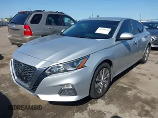 2020 Nissan Altima 2.5 S with VIN 1N4BL4BV5LC167625, listed as a IAAI auction lot 41964520 with 77,751 mi miles. Bid and sale history available at carsss.com. Image 2.