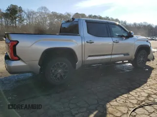 2023 Toyota Tundra Platinum с VIN 5TFNA5DB8PX080032, выставлен на аукционе Copart как лот 42723895 с пробегом 13 710 миль миль и Списание • Salvage title. История ставок и продаж доступна на DreamBid. Изображение 3.