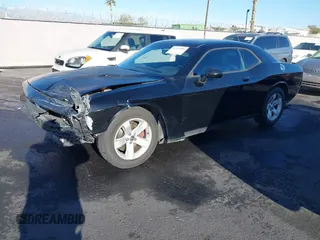 2012 Dodge Challenger SXT Plus z VIN 2C3CDYAG6CH125164, wystawiony jako IAAI lot #41754809 z przebiegiem 95 882 mil mil oraz . Historia ofert i sprzedaży dostępna na DreamBid. Obrazek 2.
