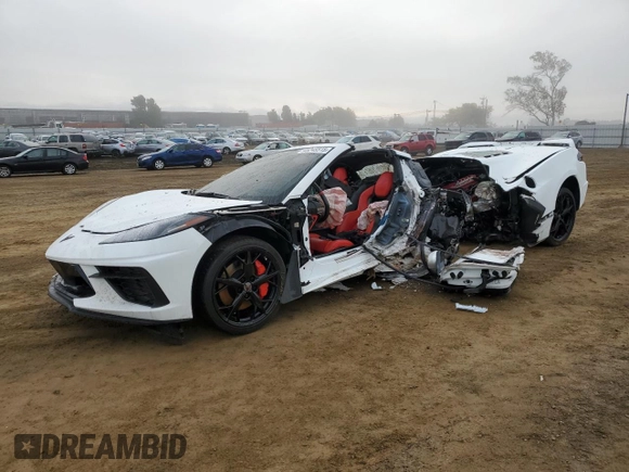 2021 Chevrolet Corvette 3LT z VIN 1G1YC2D48M5102649, wystawiony jako Copart lot #45245515 z przebiegiem Nie podano mil oraz Szkoda całkowita • Salvage title. Historia ofert i sprzedaży dostępna na DreamBid. Obrazek 1.