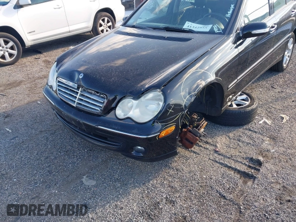 2007 Mercedes-Benz C 280 Luxury z VIN WDBRF92H07F895573, wystawiony jako IAAI lot #41342955 z przebiegiem 77 221 mil mil oraz . Historia ofert i sprzedaży dostępna na DreamBid. Obrazek 6.