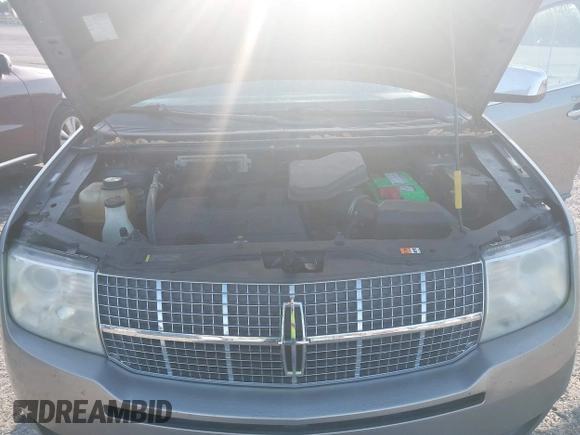 2008 Lincoln MKX z VIN 2LMDU88C28BJ18533, wystawiony jako IAAI lot #42273562 z przebiegiem 154 752 mil mil oraz . Historia ofert i sprzedaży dostępna na DreamBid. Obrazek 10.