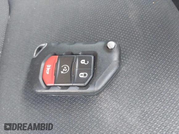 2020 Jeep Wrangler Unlimited Sport z VIN 1C4HJXDG4LW331133, wystawiony jako IAAI lot #42154246 z przebiegiem 87 668 mil mil oraz . Historia ofert i sprzedaży dostępna na DreamBid. Obrazek 11.