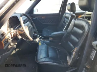 1991 Mercedes-Benz 560 with VIN WDBCA39E4MA583150, listed as a Copart auction lot 84738904 with 183,695 mi miles and Clean Title. Bid and sale history available at DreamBid. Image 7.