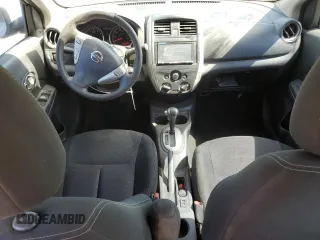 2015 Nissan Versa SV z VIN 3N1CN7AP4FL835049, wystawiony jako Copart lot #56591975 z przebiegiem 153 724 mil mil oraz Szkoda całkowita • Salvage title. Historia ofert i sprzedaży dostępna na DreamBid. Obrazek 8.