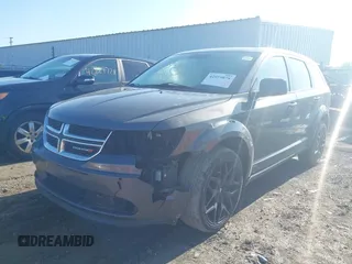 2015 Dodge Journey SE z VIN 3C4PDCAB4FT675074, wystawiony jako IAAI lot #42059878 z przebiegiem 99 947 mil mil oraz . Historia ofert i sprzedaży dostępna na DreamBid. Obrazek 2.
