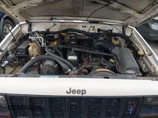 1998 Jeep Cherokee Sport with VIN 1J4FT68S5WL199283, listed as a IAAI auction lot 38377285 with 208,074 mi miles. Bid and sale history available at carsss.com. Image 10.
