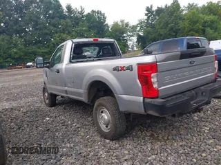 2022 Ford F-250 XL z VIN 1FTBF2B62NEF21705, wystawiony jako IAAI lot #39947332 z przebiegiem 61 110 mil mil oraz . Historia ofert i sprzedaży dostępna na DreamBid. Obrazek 3.
