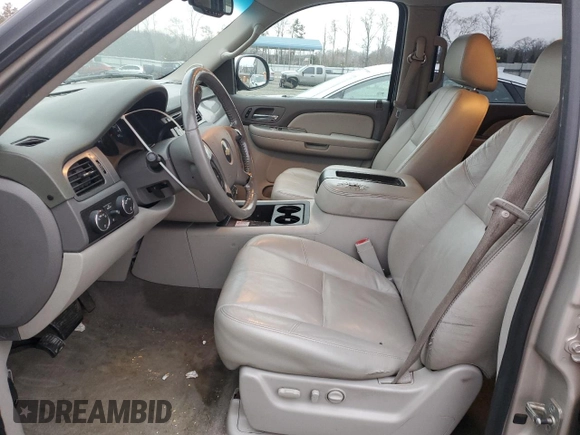 2009 Chevrolet Suburban LT w/1LT with VIN 1GNFK26339R279705, listed as a Copart auction lot 44591325 with 261,810 mi miles and Salvage Title. Bid and sale history available at carsss.com. Image 7.