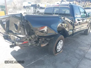 2008 Toyota Tacoma z VIN 5TETX22N28Z473083, wystawiony jako IAAI lot #42280489 z przebiegiem 160 261 mil mil oraz . Historia ofert i sprzedaży dostępna na DreamBid. Obrazek 6.
