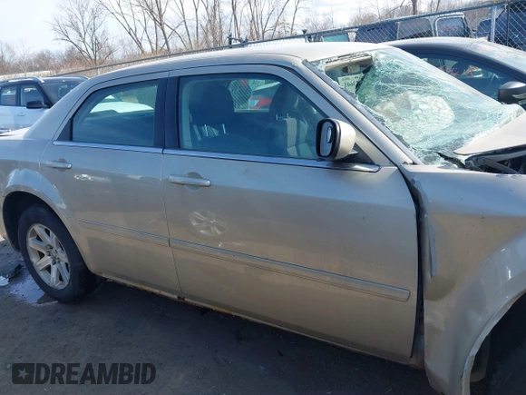 2006 Chrysler 300 с VIN 2C3LA43R16H513617, выставлен на аукционе IAAI как лот 41833601 с пробегом Не указан миль и . История ставок и продаж доступна на DreamBid. Изображение 13.