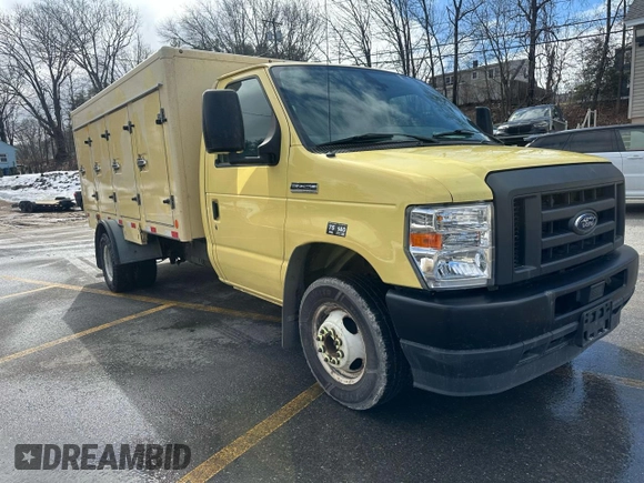 2021 Ford Econoline Cargo with VIN 1FDXE4FN1MDC34409, listed as a Copart auction lot 48386205 with 99,008 mi miles and Clean Title. Bid and sale history available at DreamBid. Image 4.