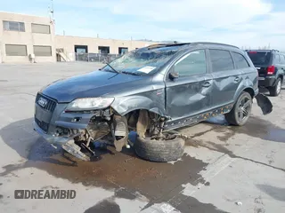 2015 Audi Q7 3.0T S line Prestige with VIN WA1DGAFE4FD004070, listed as a IAAI auction lot 41600288 with 157,842 mi miles. Bid and sale history available at carsss.com. Image 6.
