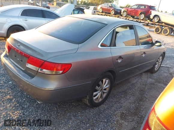 2006 Hyundai Azera SE with VIN KMHFC46F16A109232, listed as a IAAI auction lot 40932728 with 210,300 mi miles and . Bid and sale history available at DreamBid. Image 4.