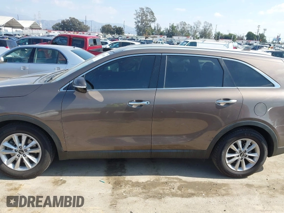 2019 Kia Sorento L with VIN 5XYPG4A35KG438309, listed as a IAAI auction lot 41539011 with 73,312 mi miles. Bid and sale history available at carsss.com. Image 14.