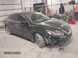 2017 Nissan Altima SV z VIN 1N4AL3AP7HC110889, wystawiony jako IAAI lot #41558475 z przebiegiem 124 700 mil mil oraz . Historia ofert i sprzedaży dostępna na DreamBid. Obrazek 1.