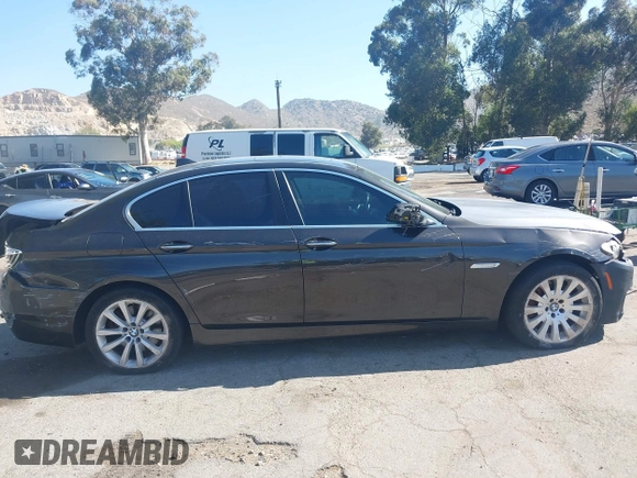 2015 BMW 5 Series 550i z VIN WBAKN9C53FD682327, wystawiony jako IAAI lot #42314810 z przebiegiem 131 794 mil mil oraz . Historia ofert i sprzedaży dostępna na DreamBid. Obrazek 13.