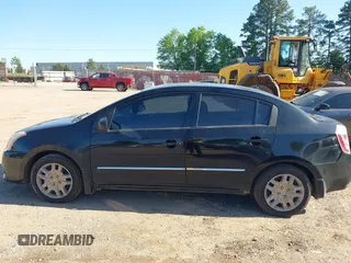 2010 Nissan Sentra S z VIN 3N1AB6AP3AL619132, wystawiony jako IAAI lot #41970019 z przebiegiem 160 636 mil mil oraz . Historia ofert i sprzedaży dostępna na DreamBid. Obrazek 14.