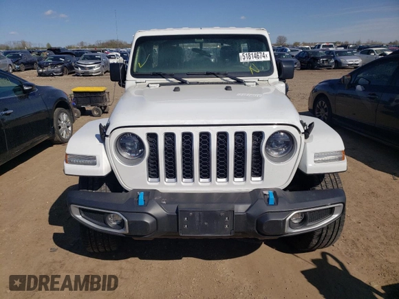 2023 Jeep Wrangler Sahara z VIN 1C4JJXP61PW519599, wystawiony jako Copart lot #51814674 z przebiegiem Nie podano mil oraz Szkoda całkowita • Salvage title. Historia ofert i sprzedaży dostępna na DreamBid. Obrazek 5.
