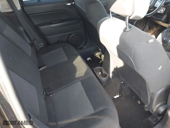 2014 Jeep Patriot Latitude with VIN 1C4NJRFB7ED892604, listed as a IAAI auction lot 41800290 with 111,440 mi miles. Bid and sale history available at carsss.com. Image 8.
