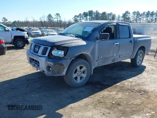 2006 Nissan Titan LE z VIN 1N6AA07B46N530408, wystawiony jako IAAI lot #41381403 z przebiegiem 259 376 mil mil oraz . Historia ofert i sprzedaży dostępna na DreamBid. Obrazek 2.