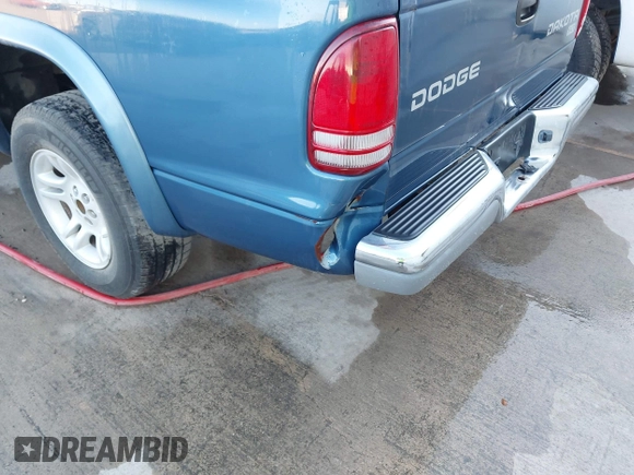 2003 Dodge Dakota SLT z VIN 1D7HL42N93S196397, wystawiony jako IAAI lot #42105857 z przebiegiem 159 690 mil mil oraz . Historia ofert i sprzedaży dostępna na DreamBid. Obrazek 6.