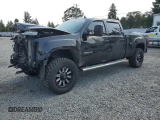 2013 GMC Sierra 2500HD SLT z VIN 1GT121E83DF106433, wystawiony jako Copart lot #58432395 z przebiegiem 95 400 mil mil oraz Szkoda całkowita • Salvage title. Historia ofert i sprzedaży dostępna na DreamBid. Obrazek 1.