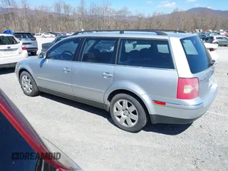2005 Volkswagen Passat z VIN WVWDD63B25E110788, wystawiony jako IAAI lot #41877185 z przebiegiem 181 584 mil mil oraz . Historia ofert i sprzedaży dostępna na DreamBid. Obrazek 3.