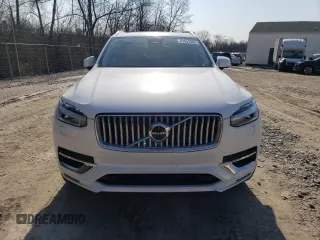 2024 Volvo XC90 Plus Bright Theme z VIN YV4062JE4R1154350, wystawiony jako Copart lot #47663595 z przebiegiem 21 626 mil mil oraz Szkoda całkowita • Salvage title. Historia ofert i sprzedaży dostępna na DreamBid. Obrazek 5.