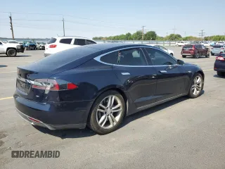 2013 Tesla Model S z VIN 5YJSA1CNXDFP18794, wystawiony jako Copart lot #65090105 z przebiegiem 168 102 mil mil oraz Czysty tytuł • Clean title. Historia ofert i sprzedaży dostępna na DreamBid. Obrazek 3.