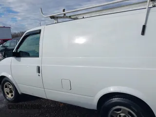 2005 Chevrolet Astro Cargo Van with VIN 1GCDM19X15B114841, listed as a IAAI auction lot 40948571 with 247,965 mi miles. Bid and sale history available at carsss.com. Image 14.