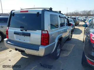 2010 Jeep Commander Sport with VIN 1J4RG4GK2AC105232, listed as a IAAI auction lot 41790011 with 192,281 mi miles. Bid and sale history available at carsss.com. Image 4.