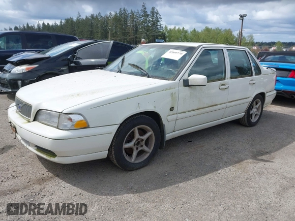 1999 Volvo S70 with VIN YV1LS55A4X1565064, listed as a IAAI auction lot 42009770 with 239,729 mi miles and . Bid and sale history available at DreamBid. Image 2.