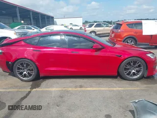 2021 Tesla Model S Plaid z VIN 5YJSA1E69MF439987, wystawiony jako IAAI lot #42496725 z przebiegiem 25 mil mil oraz . Historia ofert i sprzedaży dostępna na DreamBid. Obrazek 13.