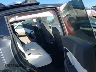 2022 Tesla Model Y Performance z VIN 7SAYGDEF8NF494753, wystawiony jako IAAI lot #41692464 z przebiegiem 14 616 mil mil oraz . Historia ofert i sprzedaży dostępna na DreamBid. Obrazek 8.