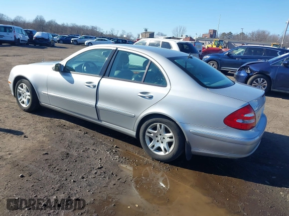 2006 Mercedes-Benz E-Class 3.5L with VIN WDBUF56J06A737827, listed as a IAAI auction lot 41748739 with 197,843 mi miles. Bid and sale history available at carsss.com. Image 3.