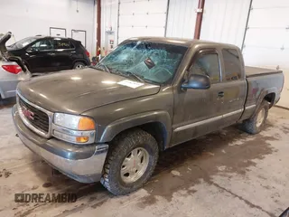 2000 GMC New Sierra 1500 SLE with VIN 1GTEK19T2YZ290820, listed as a IAAI auction lot 41947833 with 125,333 mi miles. Bid and sale history available at carsss.com. Image 2.